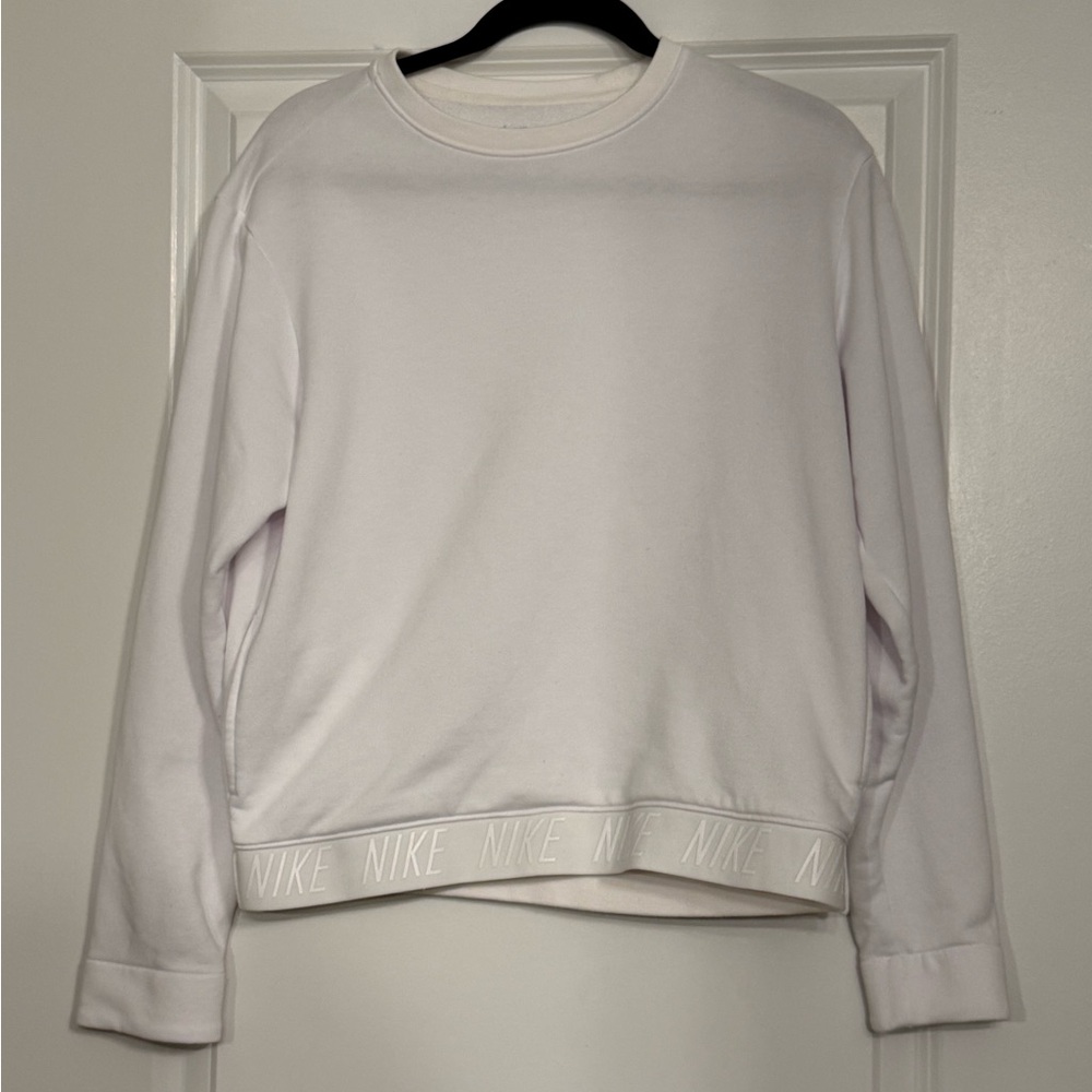 Nike Women's White Dri-FIT Therma Sphere Element Cropped Crewneck Sweatshirt - Picture 2 of 9